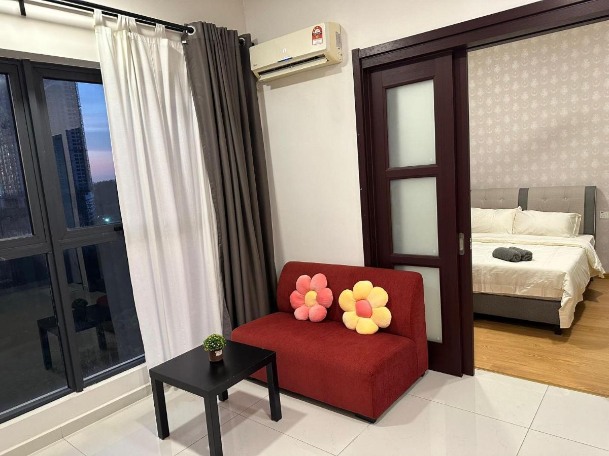 Flowers @ Country Garden Danga Bay Apartment